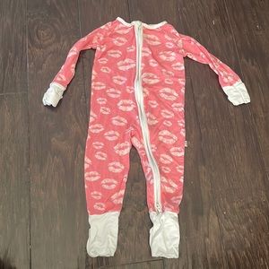 Pink kiss little sleepies zippie 3-6 months